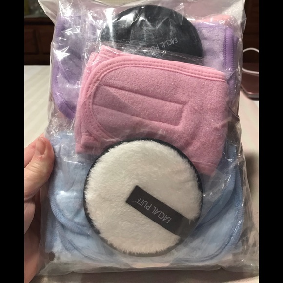 New in Package. Face Cleaner/Makeup Remover MicroFiber Towel Set. - Picture 2 of 7